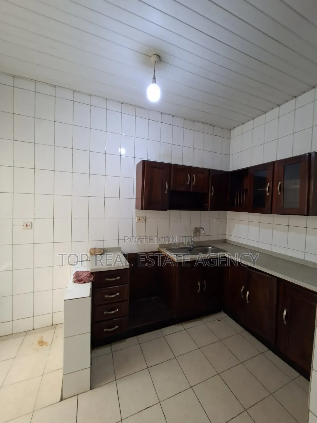 2bdrm Apartment in Madina, Zongo Junction for rent
