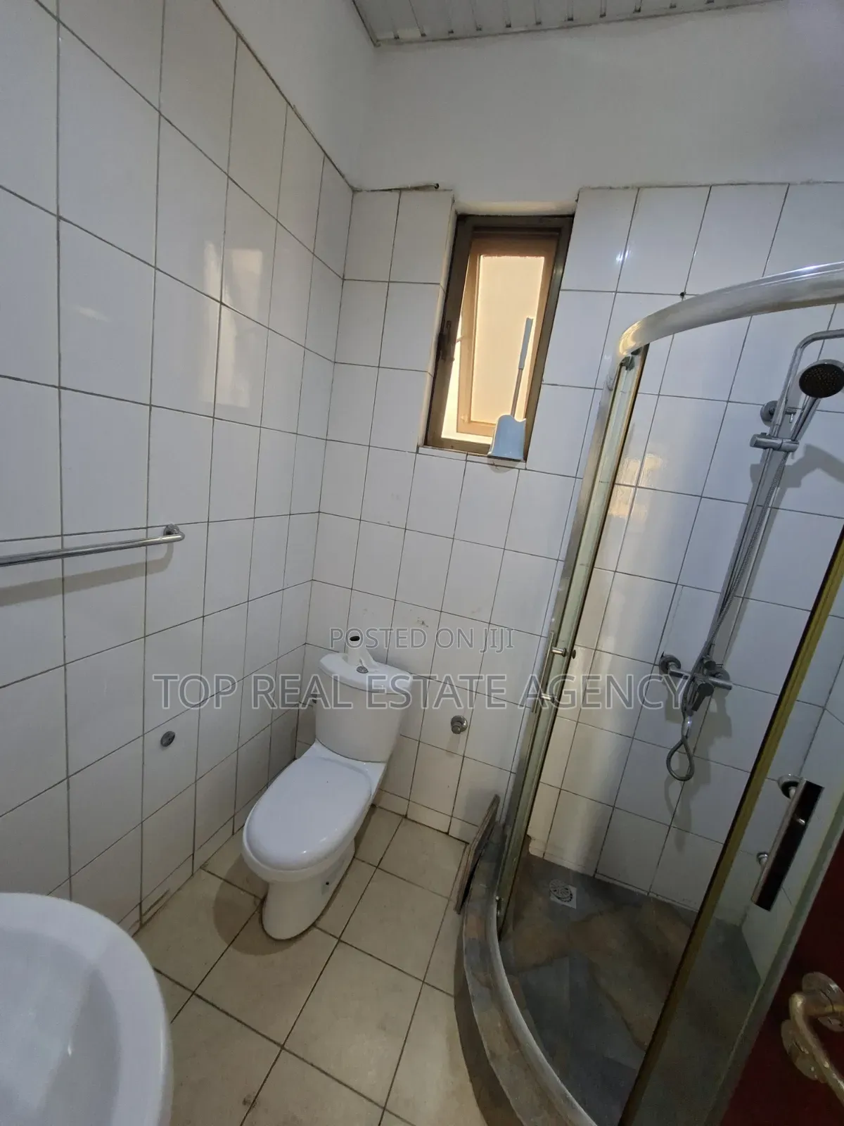 2bdrm Apartment in Madina, Zongo Junction for rent