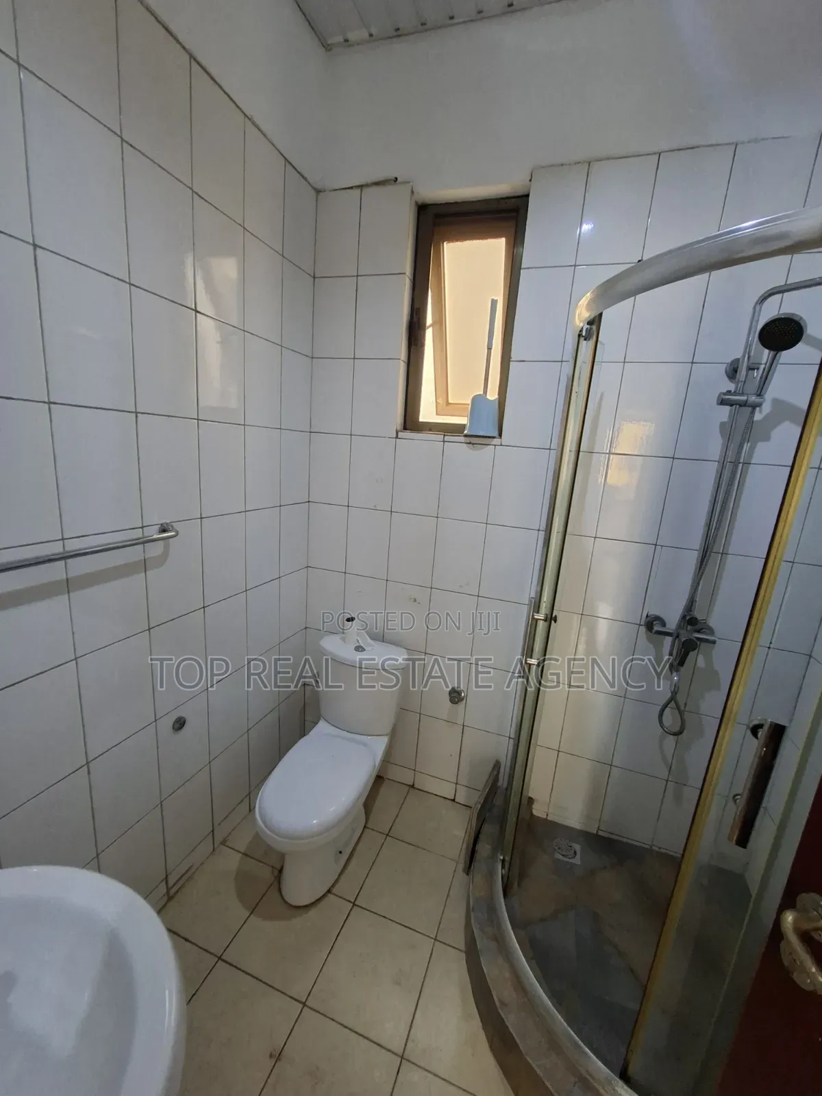 2bdrm Apartment in Madina, Zongo Junction for rent