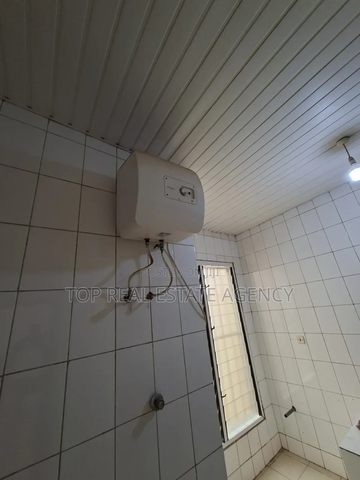 2bdrm Apartment in Madina, Zongo Junction for rent