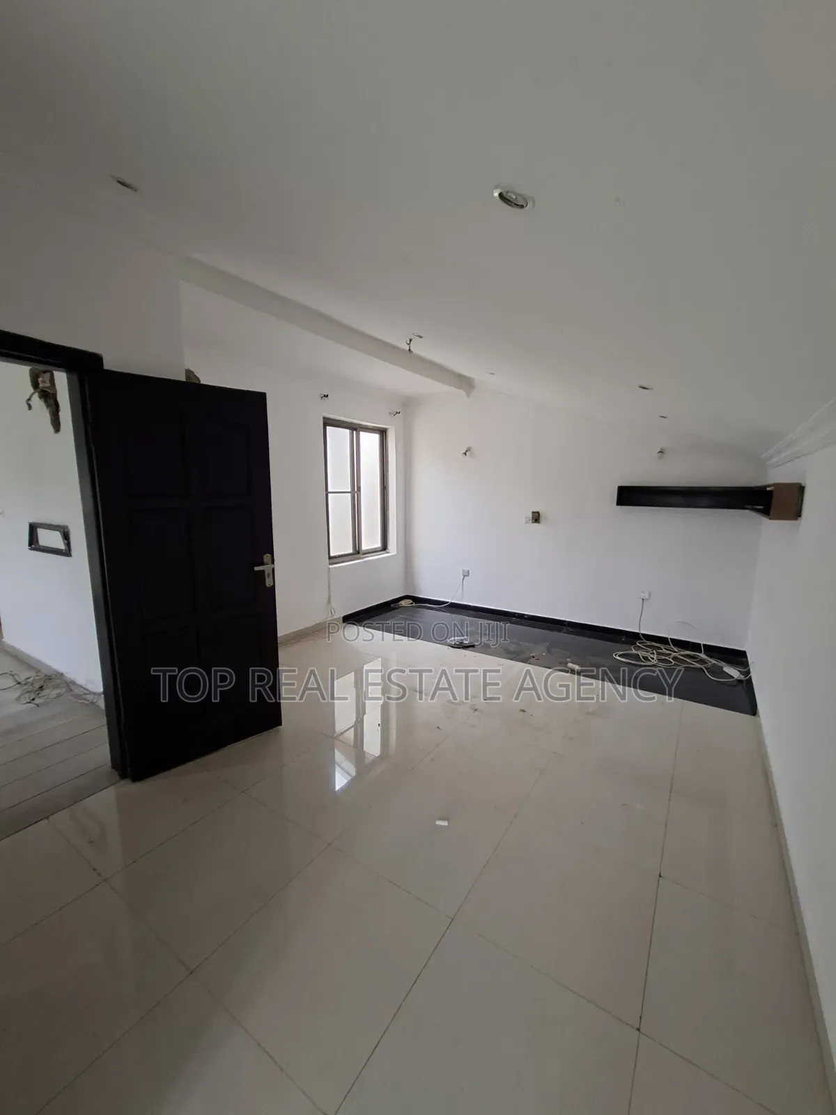 3bdrm Apartment in Madina, Zongo Junction for rent