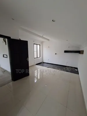3bdrm Apartment in Madina, Zongo Junction for rent