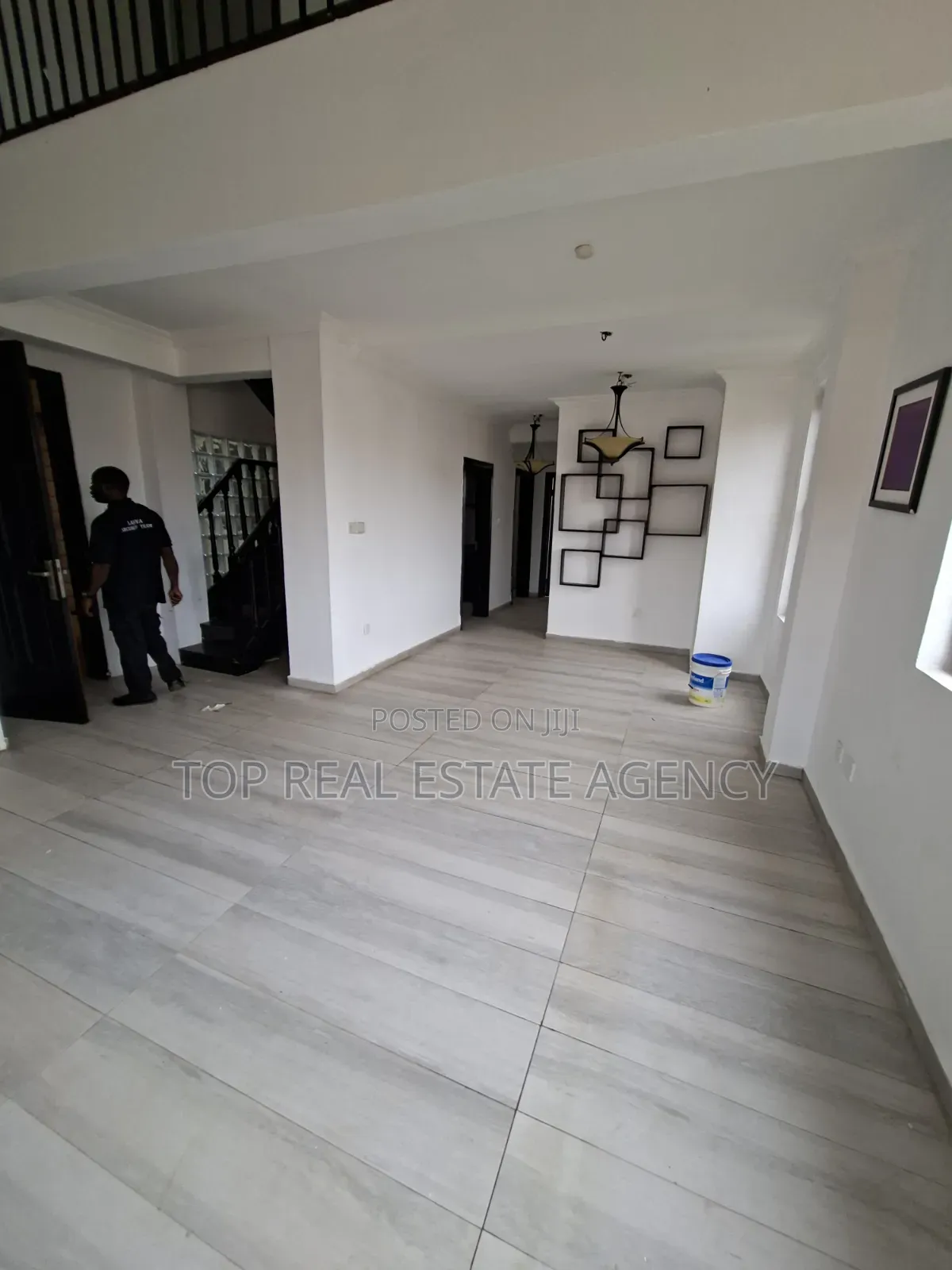 3bdrm Apartment in Madina, Zongo Junction for rent
