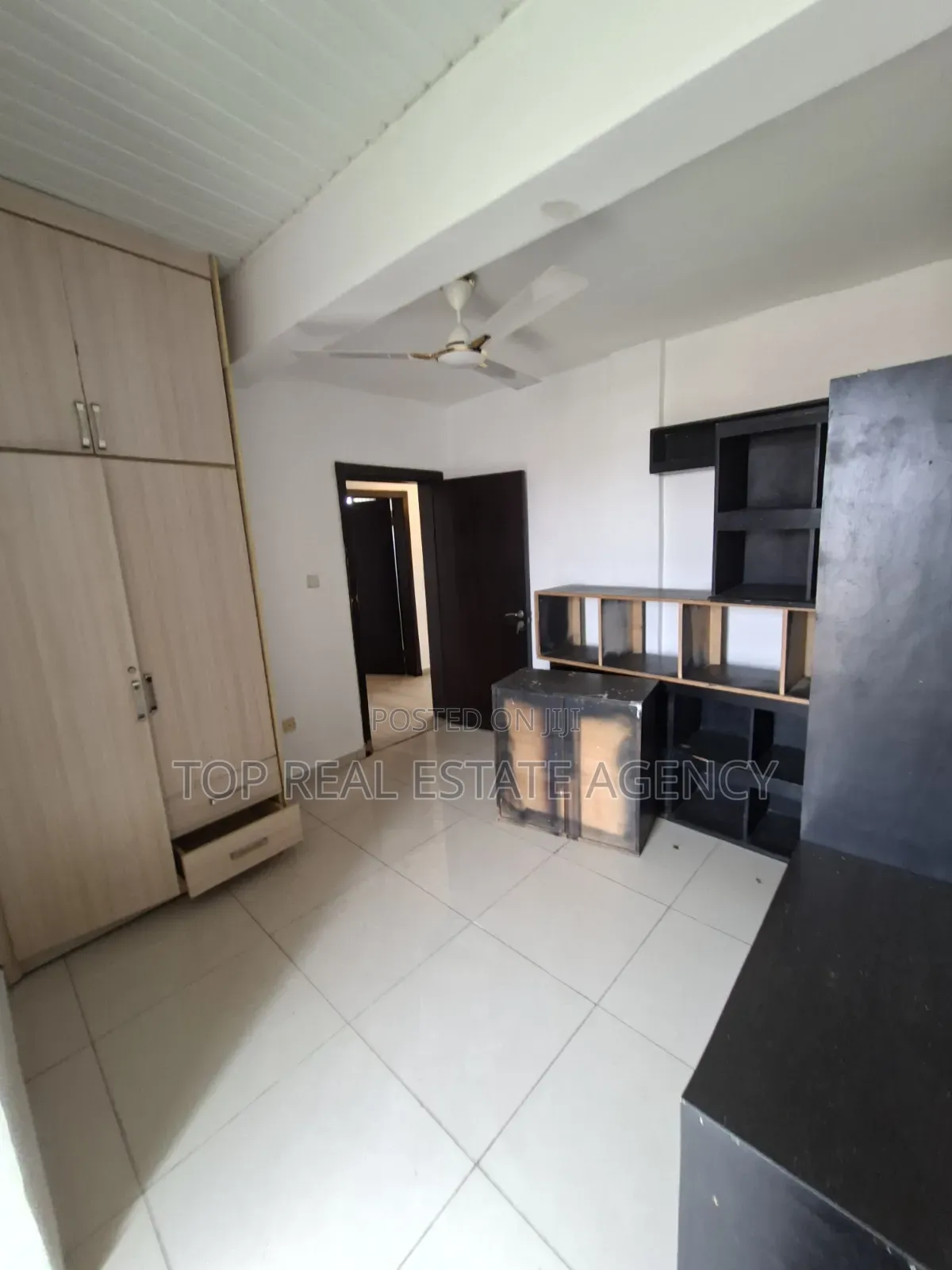 3bdrm Apartment in Madina, Zongo Junction for rent