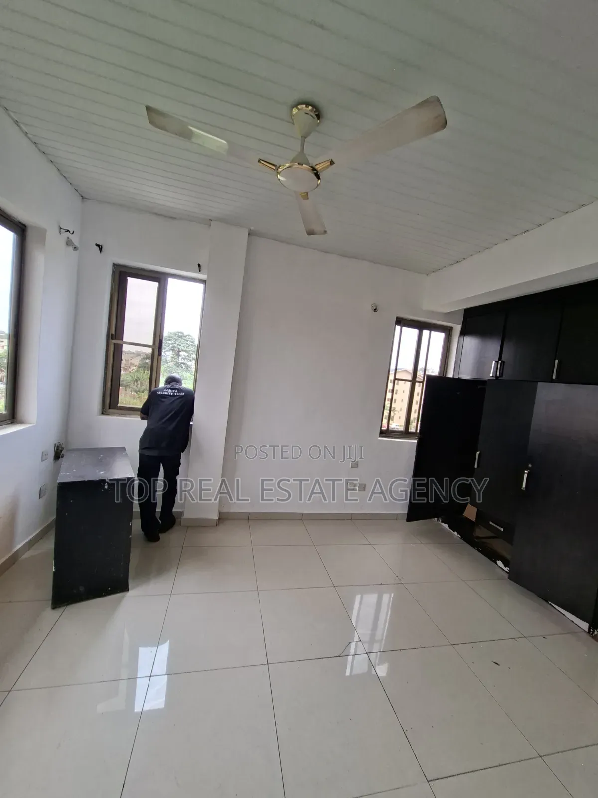 3bdrm Apartment in Madina, Zongo Junction for rent