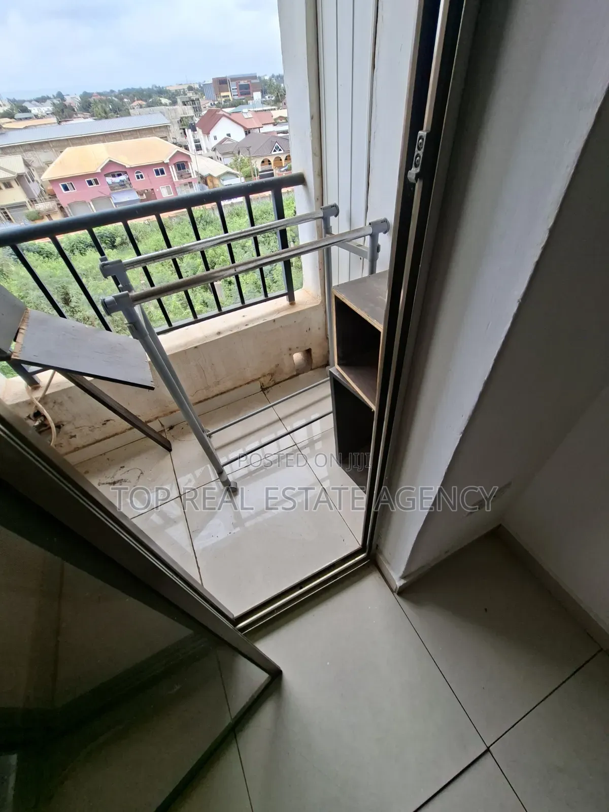 3bdrm Apartment in Madina, Zongo Junction for rent