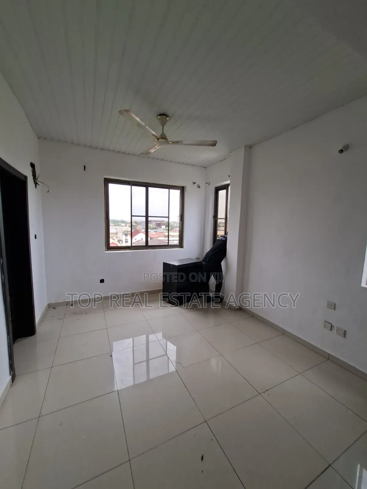 3bdrm Apartment in Madina, Zongo Junction for rent