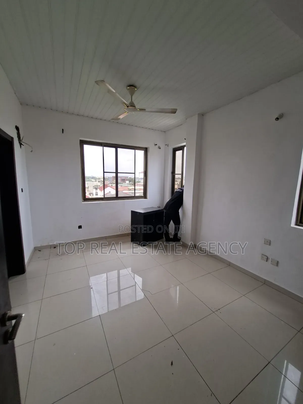 3bdrm Apartment in Madina, Zongo Junction for rent