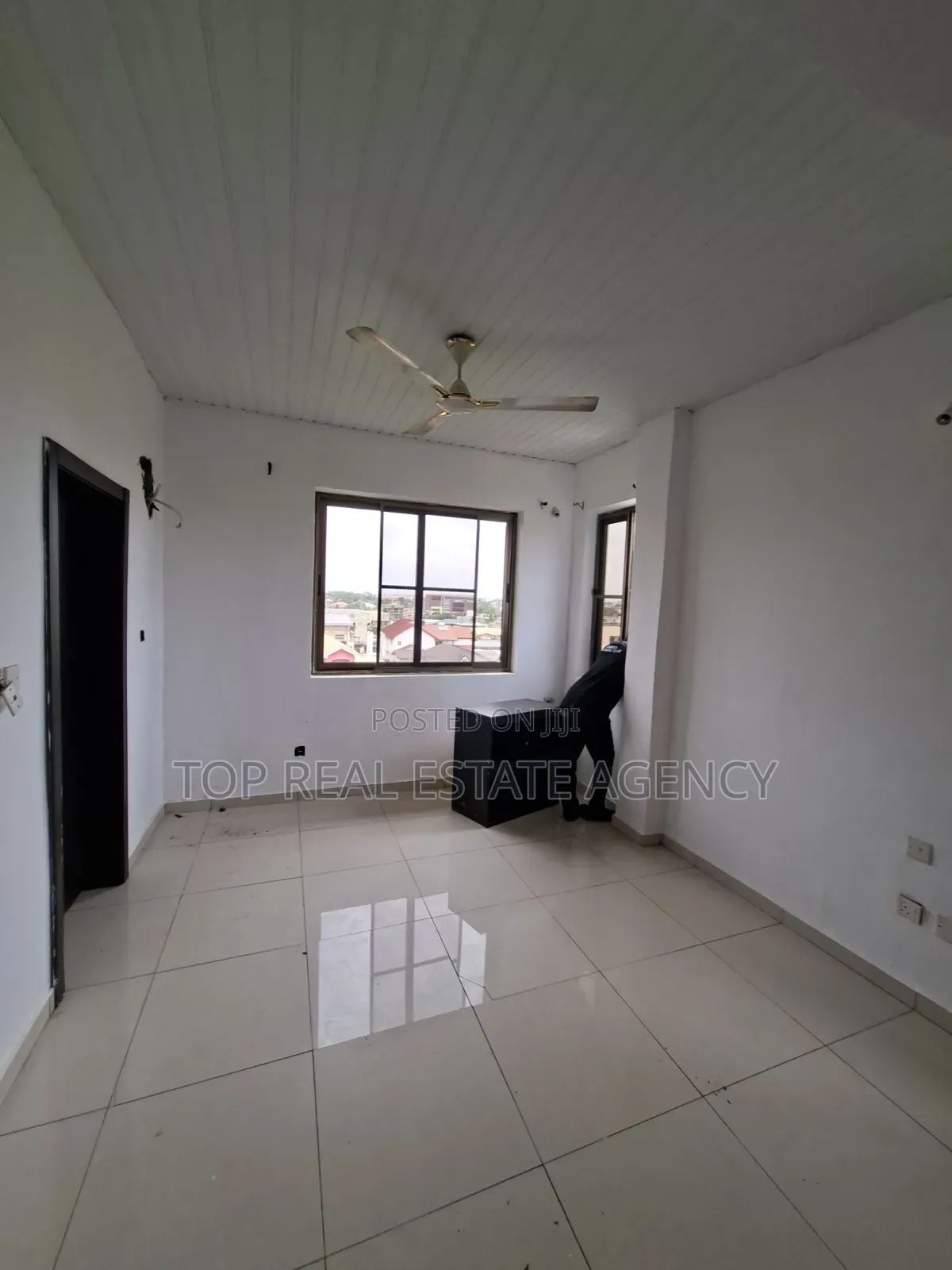 3bdrm Apartment in Madina, Zongo Junction for rent