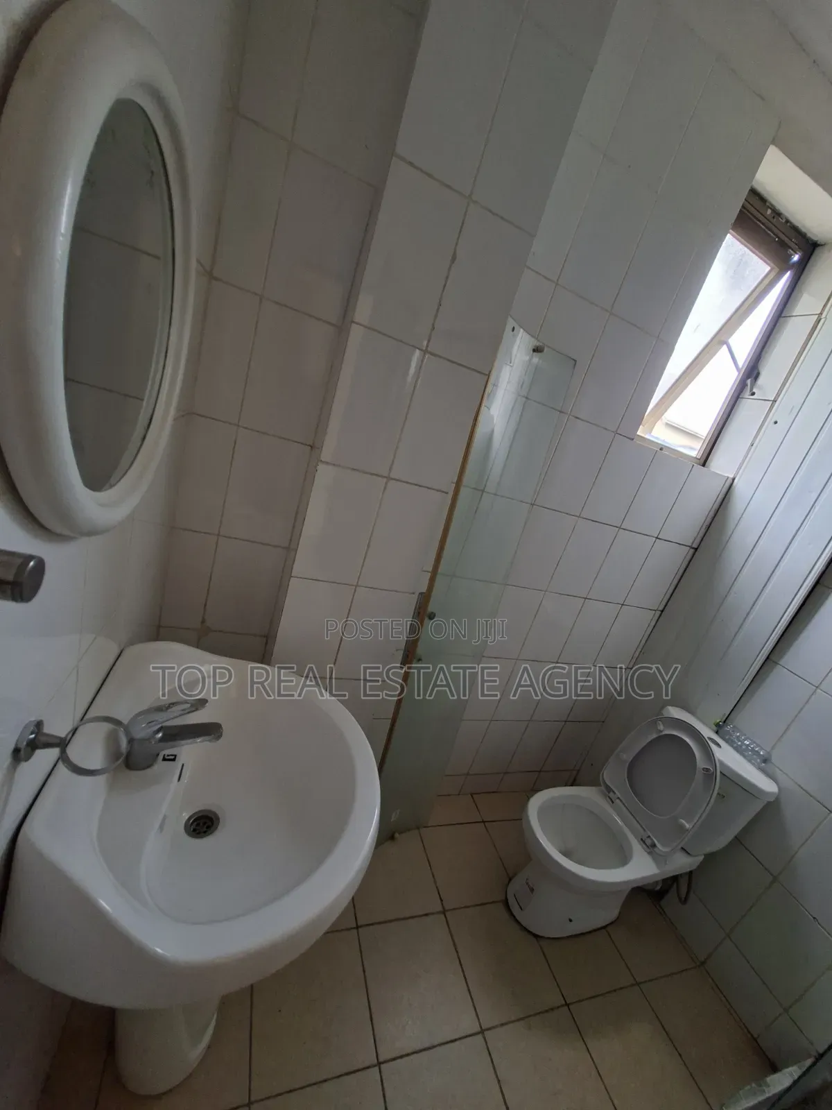 3bdrm Apartment in Madina, Zongo Junction for rent