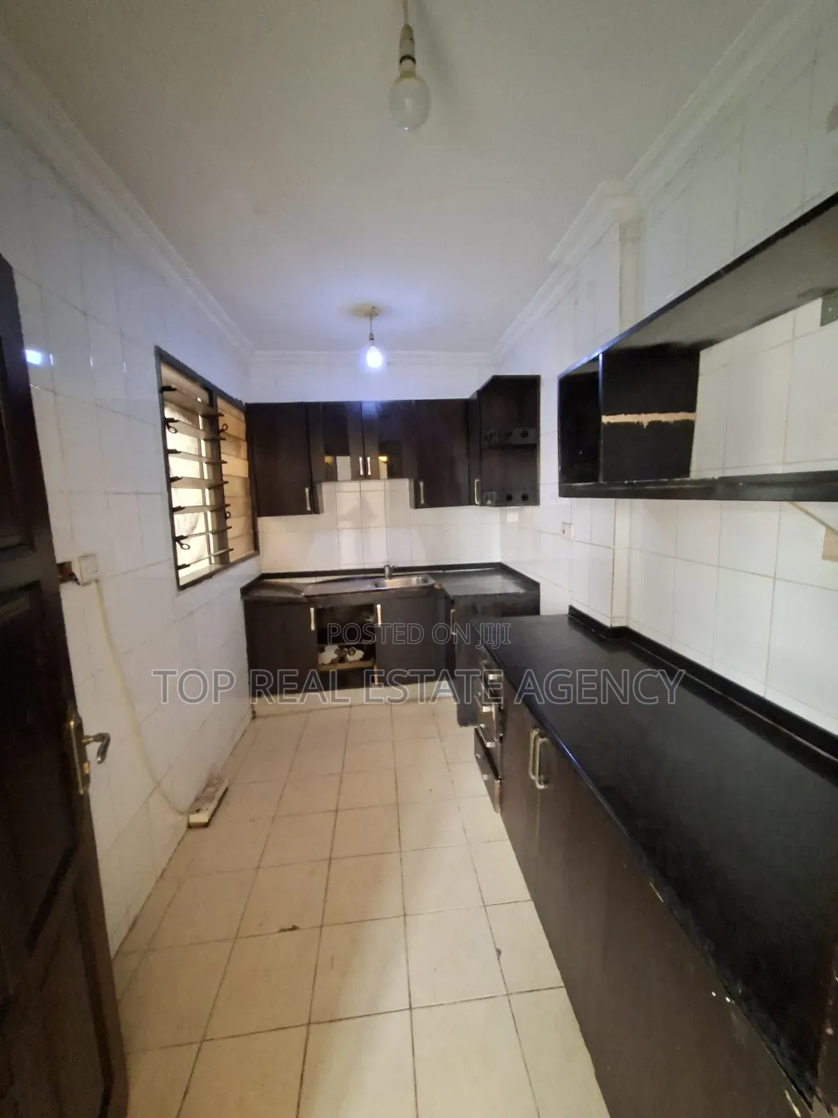 3bdrm Apartment in Madina, Zongo Junction for rent