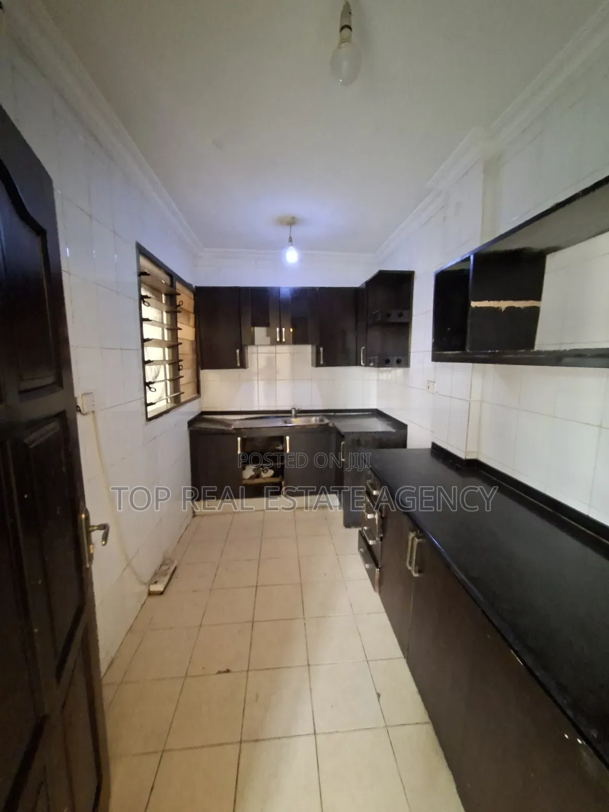 3bdrm Apartment in Madina, Zongo Junction for rent