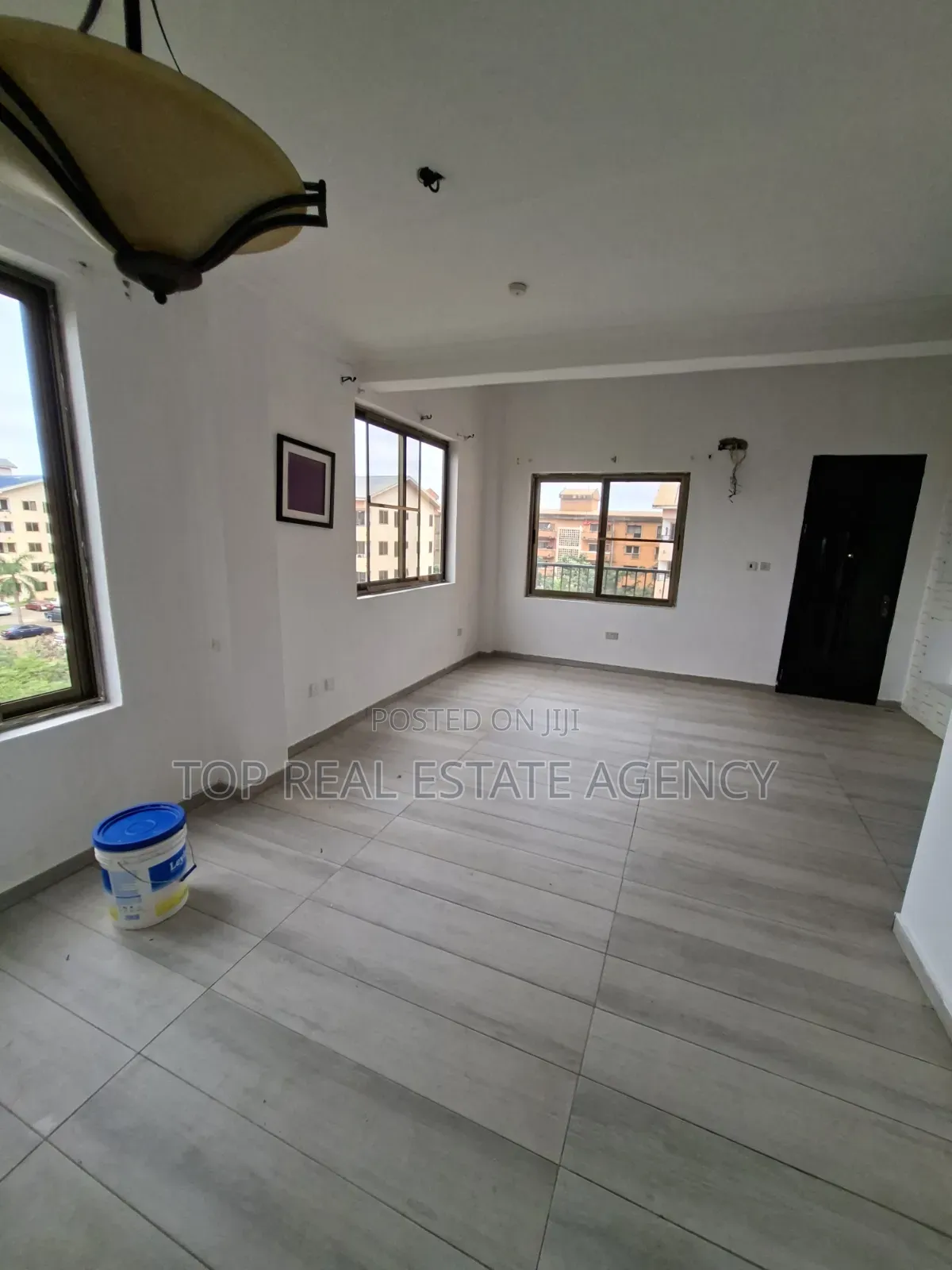 3bdrm Apartment in Madina, Zongo Junction for rent