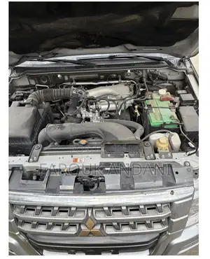 Mitsubishi Pajero 2017 Silver