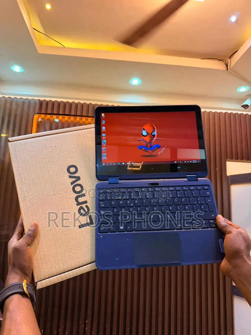 New Laptop Lenovo 500e 4GB Intel Core i5 SSD 128GB