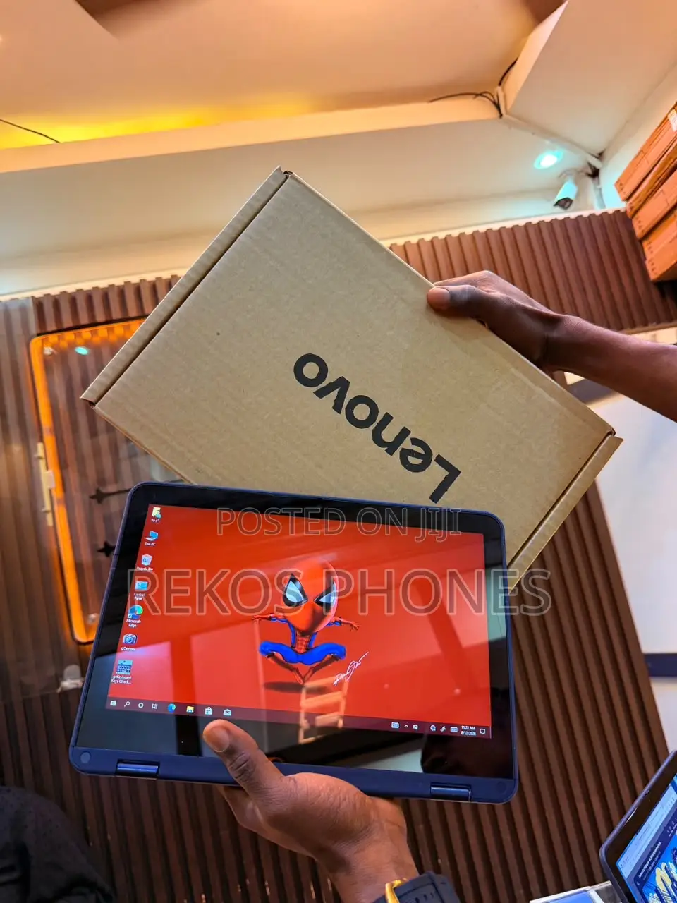 New Laptop Lenovo 500e 4GB Intel Core i5 SSD 128GB