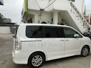 Toyota Voxy 2013 White