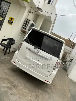 Toyota Voxy 2013 White