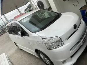 Toyota Voxy 2013 White