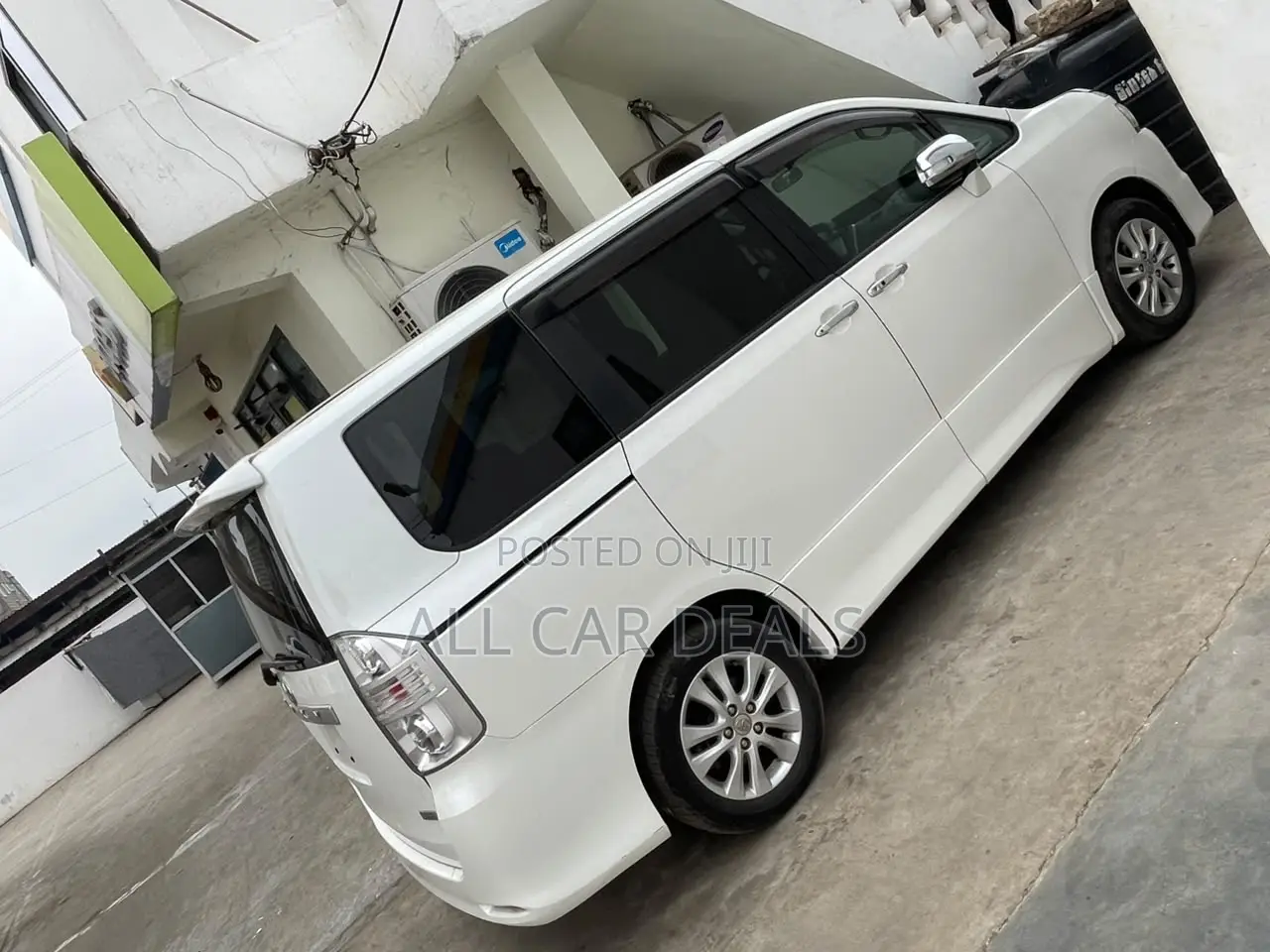 Toyota Voxy 2013 White