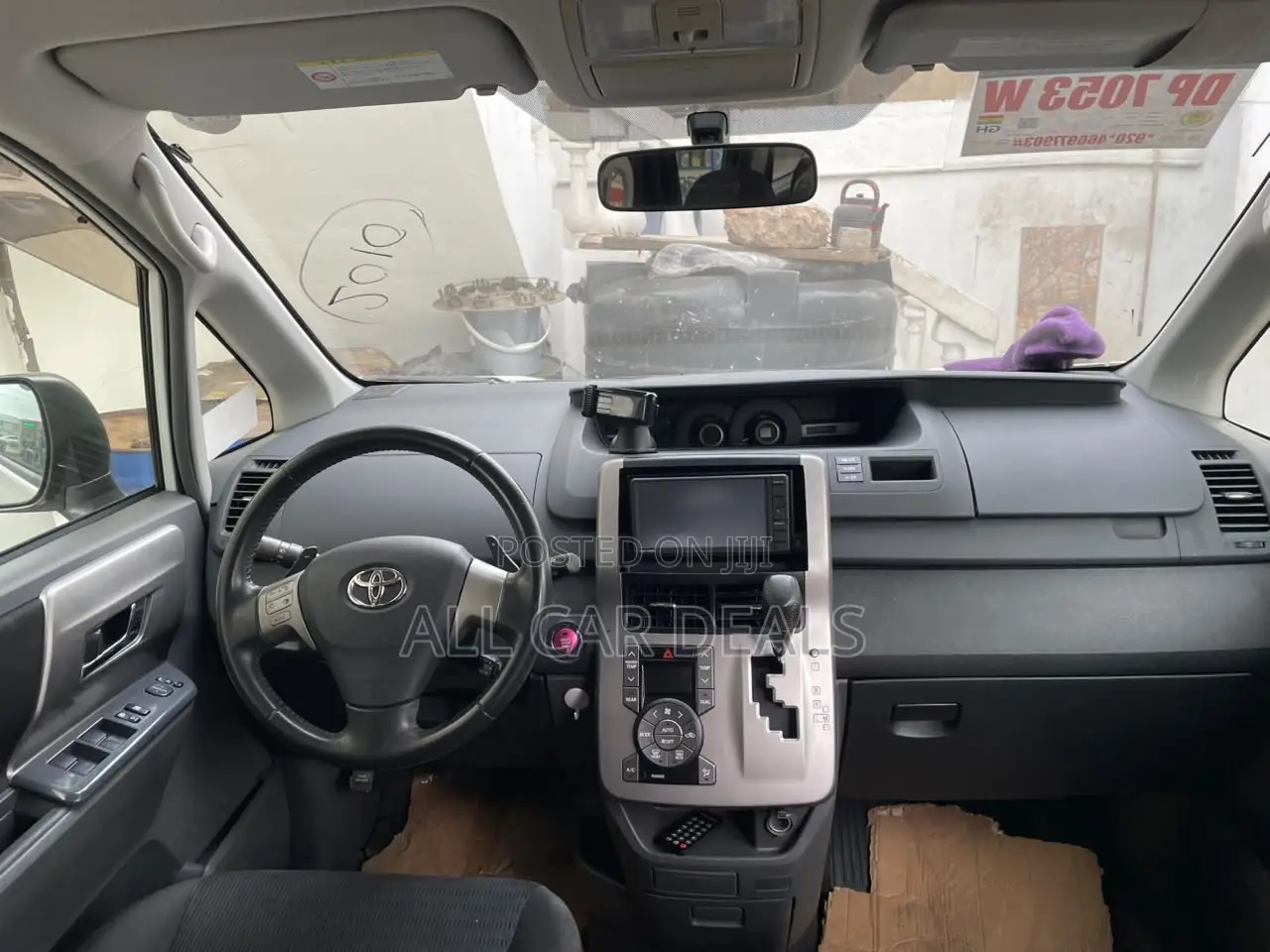 Toyota Voxy 2013 White