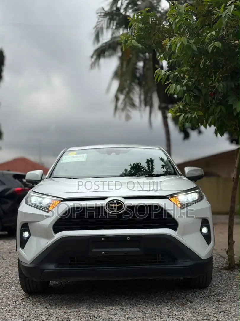 Toyota RAV4 LE AWD 2023 White