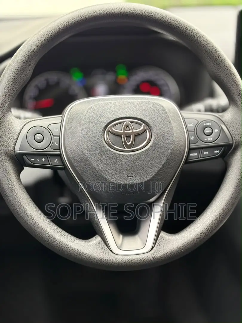 Toyota RAV4 LE AWD 2023 White