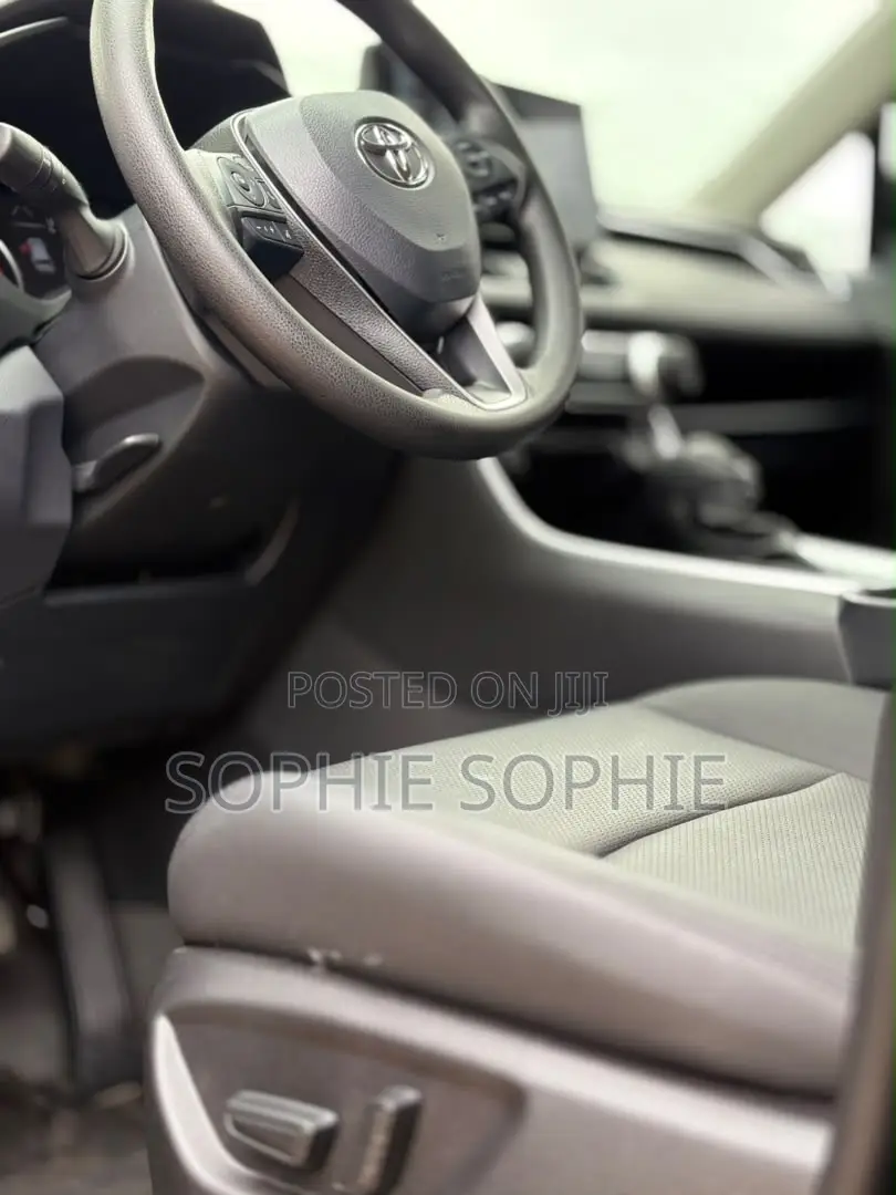 Toyota RAV4 LE AWD 2023 White