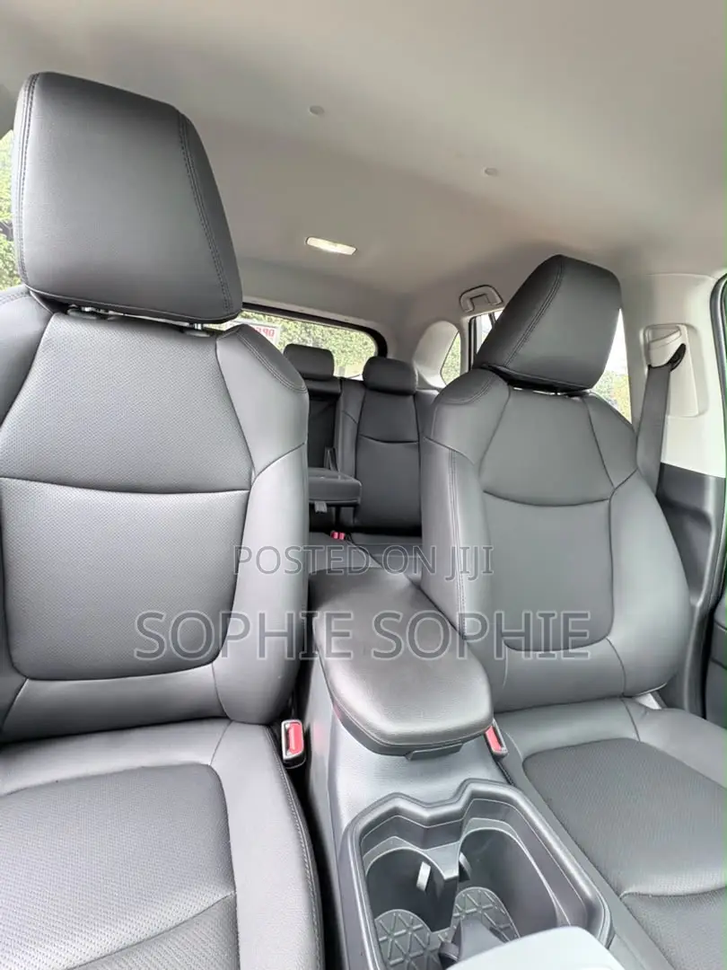 Toyota RAV4 LE AWD 2023 White