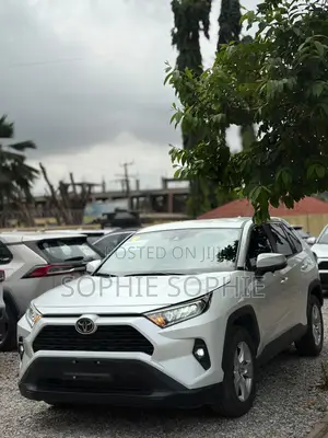 Toyota RAV4 LE AWD 2023 White