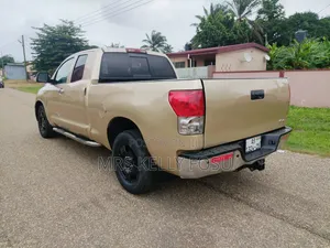 Toyota Tundra 2010 Gold