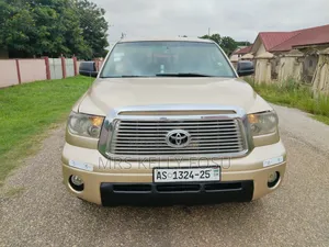 Toyota Tundra 2010 Gold