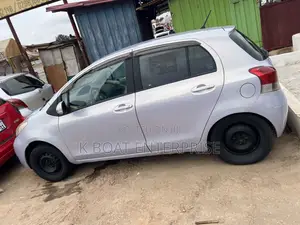 Toyota Vitz 2010 Silver
