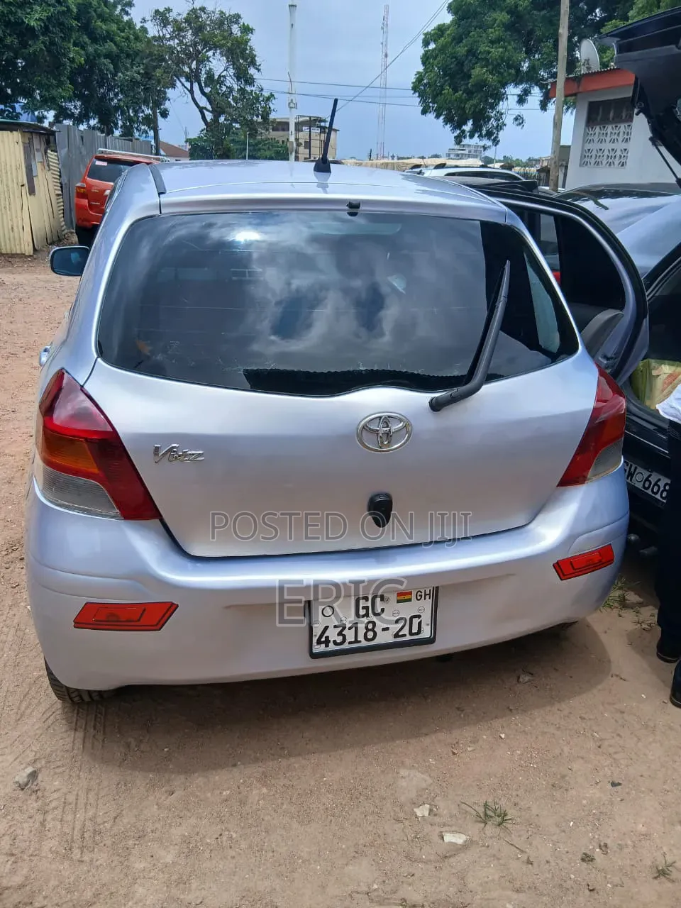 Toyota Vitz 2009 Silver