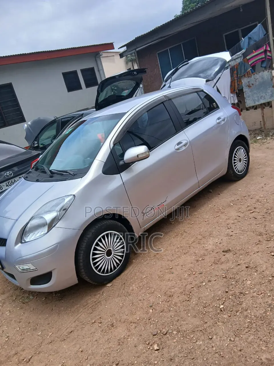Toyota Vitz 2009 Silver