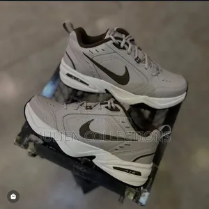 Nike Air Monarch