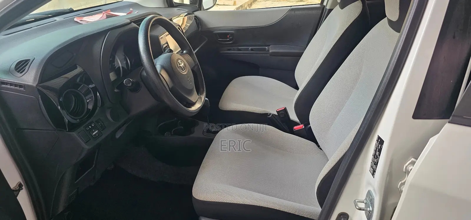 Toyota Vitz 1.3 FWD 5dr 2014 White