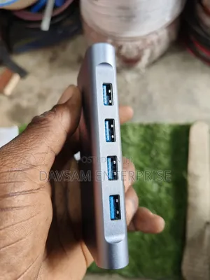 Type C to HDTV 11 in L Converter
