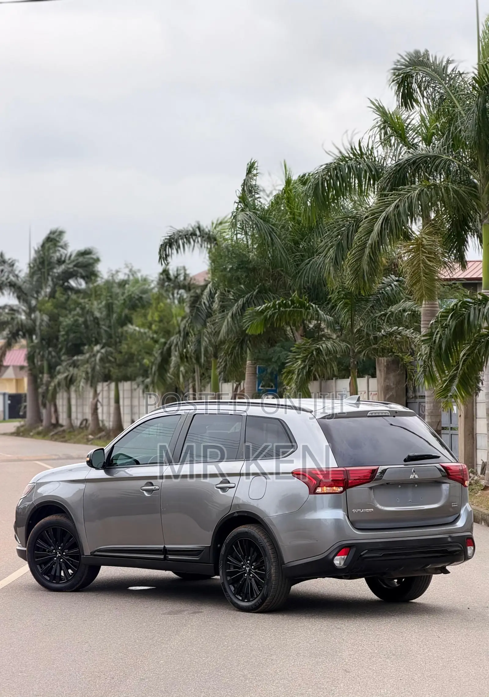 Mitsubishi Outlander LE S-AWC 2020 Gray