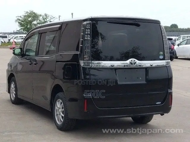 Toyota Voxy X 2WD 7-Seater 2014 Black