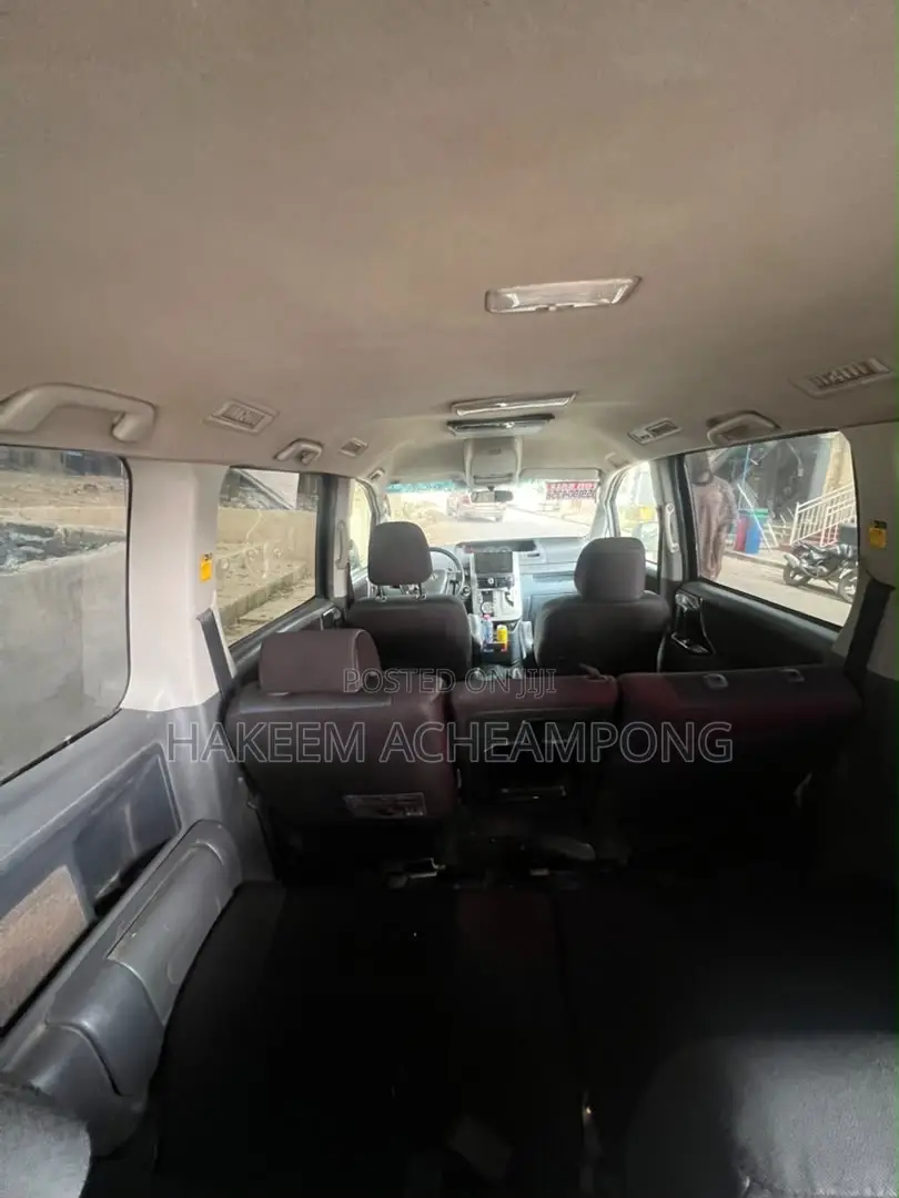 Toyota Voxy V 4WD 8-Seater 2013 Black
