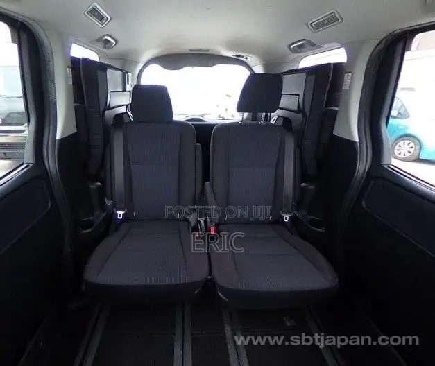 Toyota Voxy X 2WD 7-Seater 2014 Black