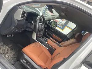 Toyota Tundra 2024 White
