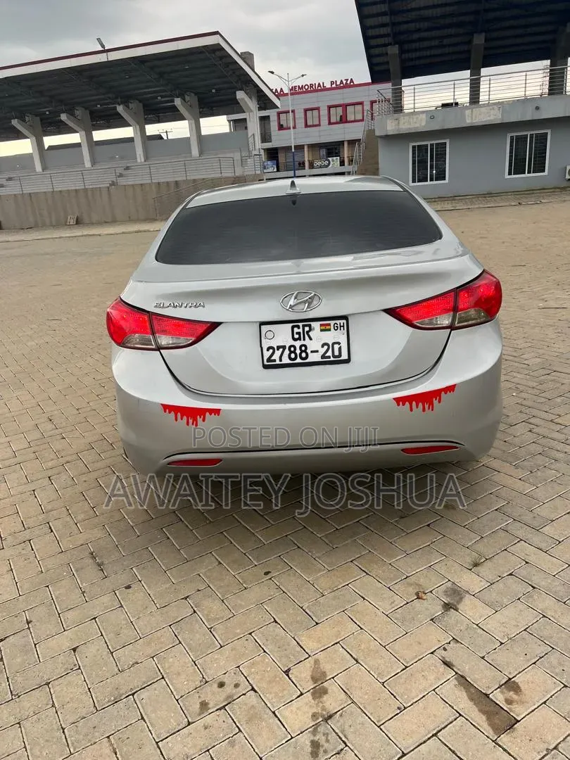 Hyundai Elantra 2013 Silver