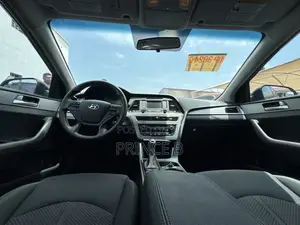 Hyundai Sonata Base Sedan FWD (2.4L 4cyl 6A) 2017 Black