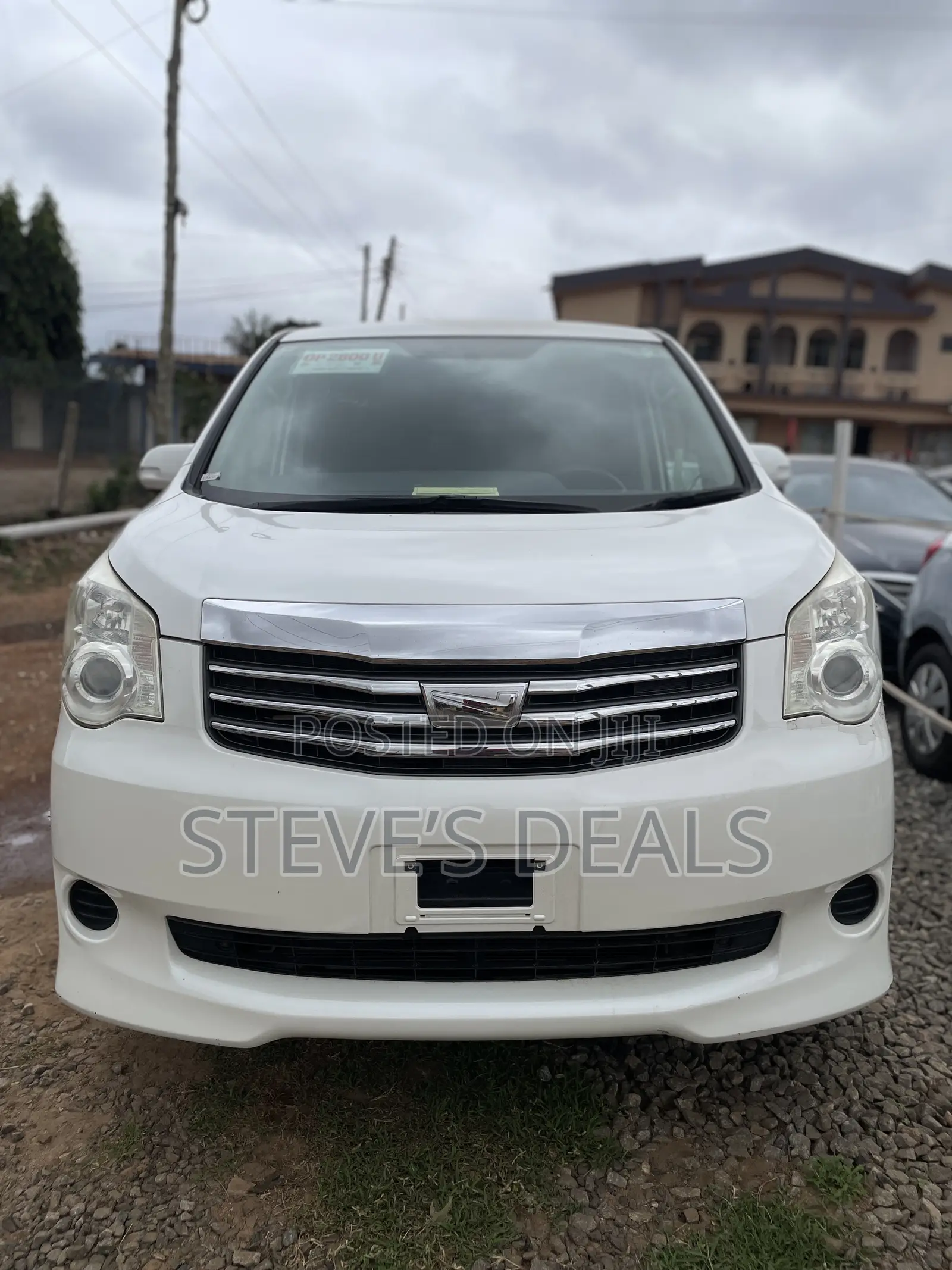 Toyota Noah 2012 White