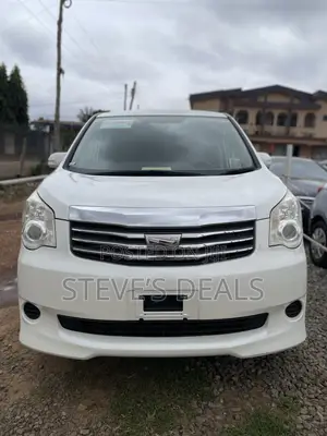 Toyota Noah 2012 White