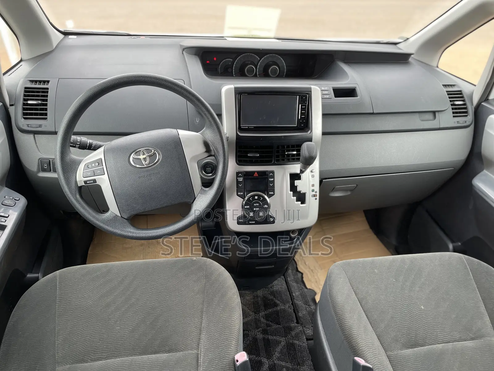 Toyota Noah 2012 White