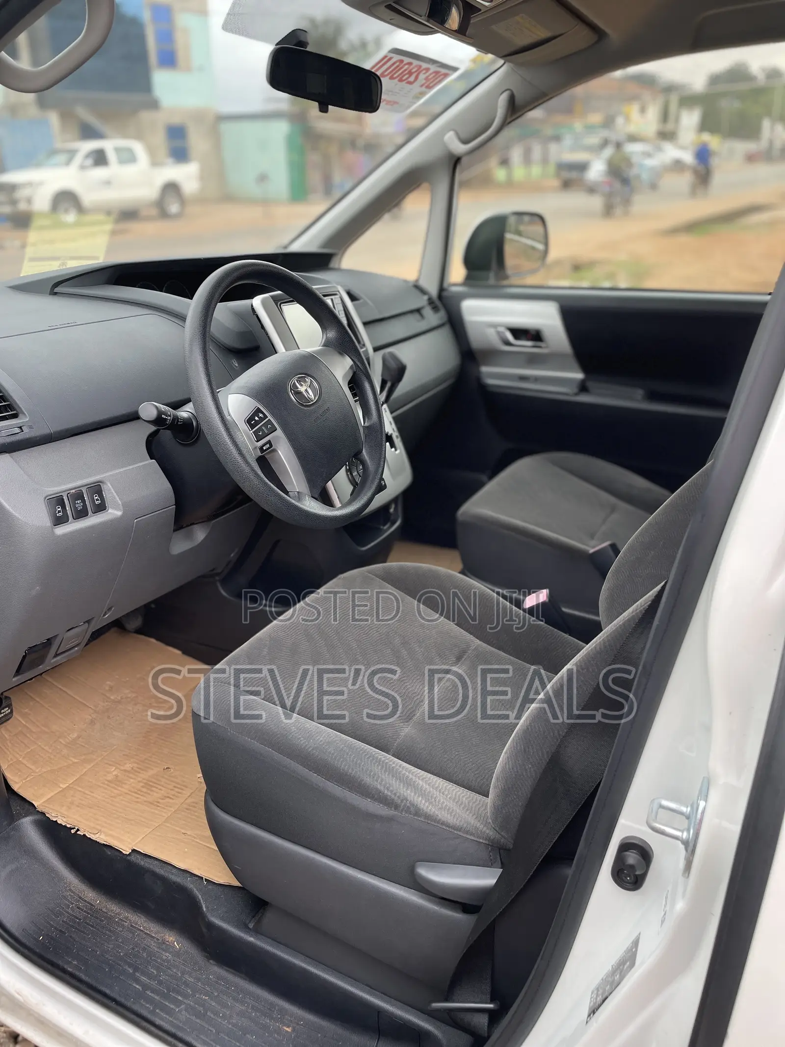 Toyota Noah 2012 White