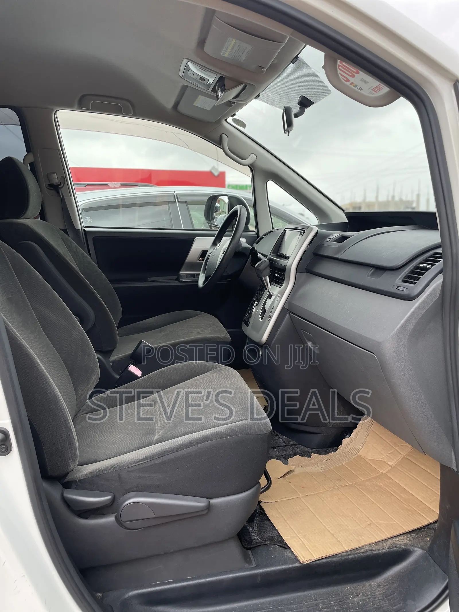 Toyota Noah 2012 White